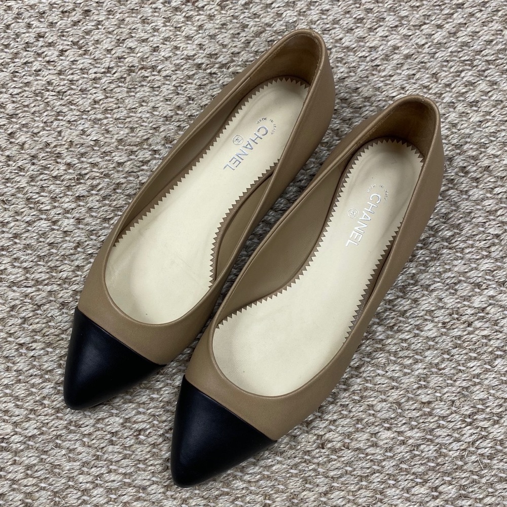 SOLD Chanel tan & black pointed toe flats - Picture 12 of 13